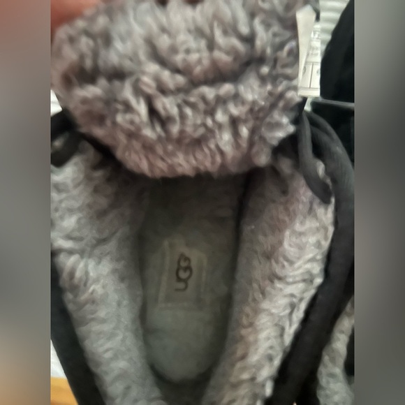 UGG Australia Neumel Chukka Boot for Men, Size 8  Black Lace up great condition - Picture 8 of 9